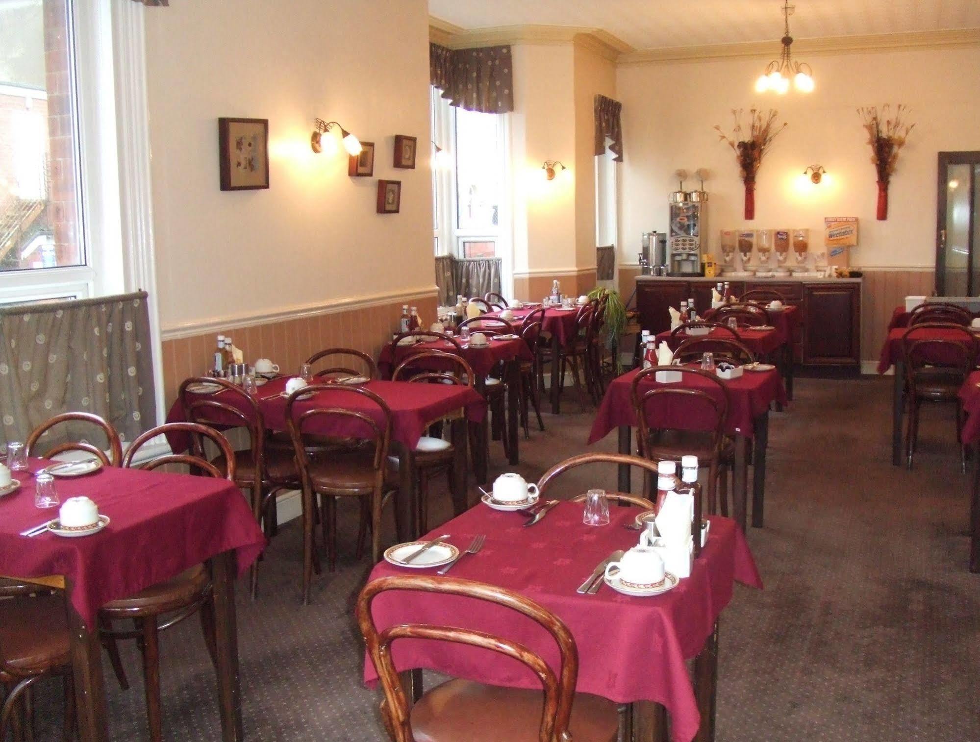 Boltonia Hotel Blackpool Bagian luar foto